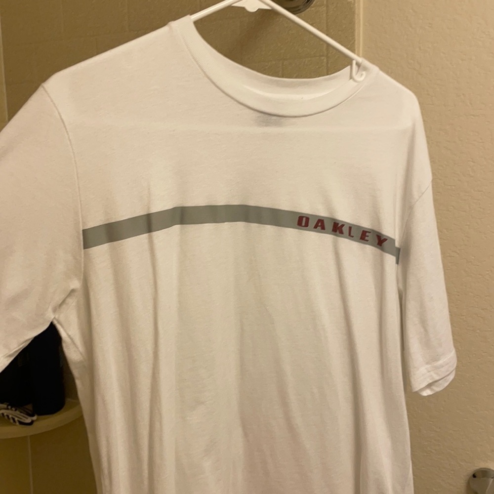 White Oakley t shirt